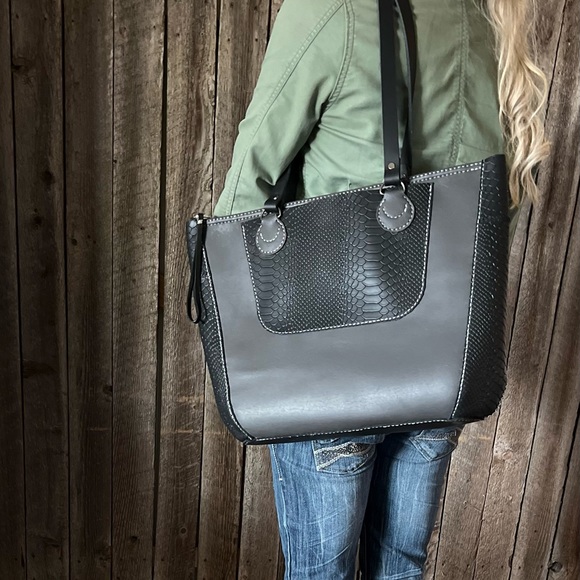 Handmade Gray and Black Leather Tote Bag 💼 - Picture 6 of 15
